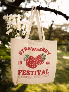 Strawberry Tote Bag Cute Tote Bag Strawberry Bag Plant Tote - Etsy Strawberry Tote Bag, Tote Aesthetic, Diy Tote Bag Design, Strawberry Bag, Handpainted Tote Bags, Aesthetic Bag, Berry Good, Diy Tote, Attractive Colors