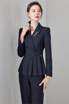 Work Outfits Women Dress Classy, Blezars For Women Outfit, Tailored Outfits For Women, Blazer Pants Women, Power Dressing Women, Pant Outfits For Women, Contemporary Crochet, Blazer For Women, Peplum Blazer