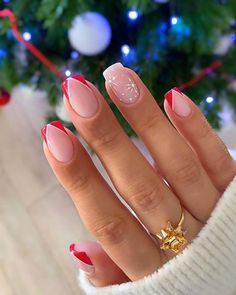 Red And White Christmas Nails, White Christmas Nails, Unghie Nail Art, Milky Nails, Red And White Christmas, Christmas Nails Easy, Nagel Tips, Christmas Gel Nails, Snowflake Nails