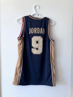 Vintage MJ Nike USA jersey. Size small. Casual Sleeveless College Jersey, Casual Sleeveless Cotton Jersey, Collegiate Sleeveless Jersey Top, Sleeveless Jersey Top With Letter Print, Casual Sleeveless Jersey Top, Michael Jordan Vintage, Usa Dream Team, Nike Basketball Jersey, Usa Dream