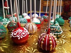 there are many cake pops on the table