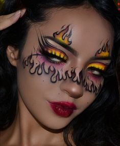 #maquillaje inspiración instagram Punk Makeup, Cute Eye Makeup, Face Paint Makeup, Halloween Eye Makeup, Graphic Makeup, Halloween Makeup Inspiration, Halloween Tattoo, Eye Makeup Designs