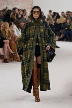 Ready To Wear Fall 2024, 2024 Fall Winter Fashion, Coat 2024 Women, 2024 Autumn Winter, Chloe Fashion Show, Fall Fashion Week 2024, Chloe Fashion Show 2024, Fall 24 Runway, Chloe Fw 2024