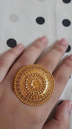 Finger Ring Design, Antique Gold Rings, Unique Gold Jewelry Designs, Wedding Jewelry Sets Bridal Jewellery, Delicate Gold Jewelry, Bridal Necklace Designs, Gold Jewels Design, Gold Bangles For Women