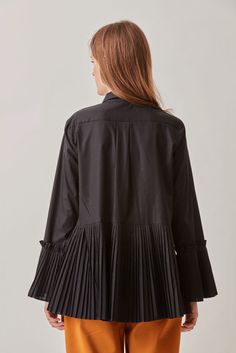 Long A-shaped blouse with beautifully made pleats. Made from 100% Pima cotton. Perfect to wear at a first date or a day out. This piece is elegant and modern. Womens Sweater Coats, Capes & Ponchos, Beautifully Made, Poncho Tops, Cotton Blouse, Mens Pajamas, First Date, Cotton Blouses, Pima Cotton