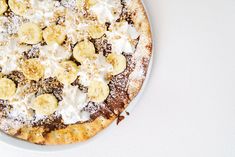 a pizza topped with bananas and powdered sugar