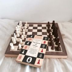 mallory greenleaf | check & mate by ali hazelwood Chess Aesthetic Light Academia, Chess Book Aesthetic, Chess Astethic, Playing Chess Aesthetic, Check And Mate, Learning Chess, Gambit Wallpaper, Chess Aesthetic, Chess Tricks