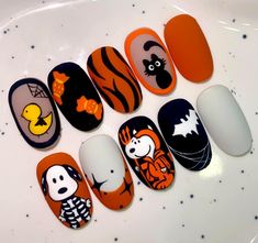 Halloween Snoopy Nails, Snoopy Nails Halloween, Snoopy Halloween Nails, Nail Art Pumpkin, Snoopy Nails, Nail Halloween, Ghost Nails, Halloween Nails Easy