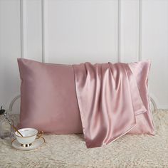 Product information: Bedding fabric: Real silk Bedding style: High-end and elegant Custom processing: Yes Main component of fabric: Mulberry silk Main ingredient content of fabric: 100 Fabric subcomponent: Lyocell fiber A: Royal Blue B: sky blue C: Ruby red D:Princess powder E: Gray Cheap Pillows, Silk Pillowcase Hair, Raw Silk Fabric, Frizz Free Hair, Tencel Fabric, Silk Bedding, Silk Pillow, Silk Pillowcase, Natural Silk