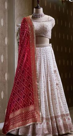 Geeta Rabari Chaniya Choli, Phulkari Lengha, Bandani Lehengas, Gaghra Designs, Lehengas Simple, Off White Lehenga Combination, Bhandej Lehenga, Simple Lehenga Designs Unique, White And Red Lehenga