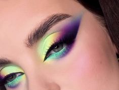 Black And Green Makeup Looks, Pink And Green Eyeshadow Looks, Purple And Green Eyeshadow, Purple And Green Makeup, 2023 Eyeshadow, Green Eyeshadow Looks, Scene Makeup, Bold Eye Makeup, Ethereal Makeup