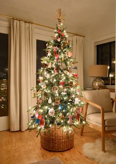 a decorated christmas tree in a living room