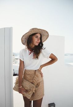 Malta Outfit Ideas, Holiday Outfits Summer, Greece Outfit, Mode Shoes, Summer Holiday Outfits, Europe Outfits, Summer Vacation Outfits, How To Pose, Summer Fashion Outfits