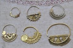 Africa | Gold Nose rings | Nubian women would have worn these from the South of Egypt | ca. early 1900s | 14k gold. Ethnic Nose, Body Decor, Gold Nose Rings, Gold Jewelry Sets, Egyptian Jewelry, Ethnic Jewelry, Nose Piercing