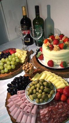 Wallpapers Food, Food Wallpapers, Aesthetic Foods, Party Food Buffet, Catering Ideas Food, Charcuterie Inspiration, Party Food Platters, Charcuterie Recipes, Healthy Food Dishes