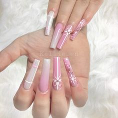 Pink Christmas Nails Coffin, Pale Pink Christmas Nails, Winter Nails Acrylic Coffin Long Pink, Pink Winter Nail Set, Pink Christmas Nails Acrylic Long, Winter Nail Sets, Pink Christmas Nails 2022, Nails Rosa, Christmas Nails Glitter