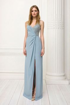 The complete Jenny Packham Pre-Fall 2018 fashion show now on Vogue Runway. Fashion Show Party, 2018 Fashion, Jenny Packham, Junior Bridesmaid Dresses, Luxury Dress, Fashion Show Collection, Carolina Herrera, Classy Dress, Pre Fall