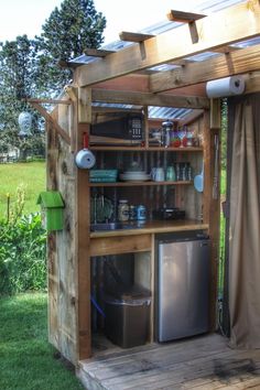 an outdoor kitchen made out of pallets and wood with sliding doors on the side