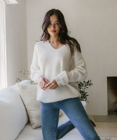 Cabin Sweater, Low Neck Dress, Cozy Oversized Sweaters, Random Clothes, Brand Personality, Style Rut, Boyfriend Sweater, Comfy Winter, Jenni Kayne