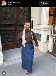 Jean Skirt Outfit Modest, Hijabi Jeans Skirt Outfits, Long Denim Skirt Outfit Hijab, Skirt Syles, Hijabi Denim Skirt Outfit, Denim Skirt Hijab Outfit, Denim Skirt Outfit Hijab, Jeans Skirt Outfit Hijab