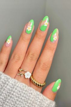 Paired with beautifully adorned green floral nails, our Twisted Tidal Ring is the perfect trendy and unique addition to any ring stack. The perfect combination of modern and feminine, this look is sure to inspire anyone looking to add a touch of gold glam to their jewelry collection! ✨🌻 #nailart #springnails #summernails #goldrings #goldjewelry #nailinspo #floralnails #styleinpo #naillooks Green Floral Nails, Gold Glam, Rope Design, Floral Nails, Touch Of Gold, Sterling Silver Bands, Gold Plated Silver