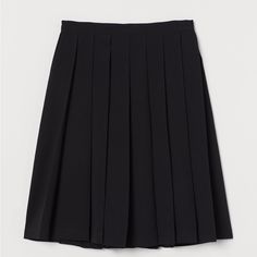 New With Tag Pleated Skirt Chic Pleated Bottoms By H&m, Chic Pleated H&m Bottoms, Black Relaxed Knee-length Skort, Casual Pleated Skirt By H&m, H&m Pleated Casual Skirt, H&m Casual Pleated Skirt, H&m Midi Skirt With Lining, Chic Pleated Skirt From H&m, Chic Pleated Skirt By H&m