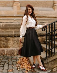 Rainy Skirt Outfit, Museum Dress Outfit, Inspired Outfits Character, 40s Fashion 1940s Style, Weird Lighting, Fashion 1940s Style, Tired Face, Light Academia Outfit, Academia Aesthetic Outfit