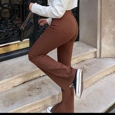 Super On Trend High Rise Brown Flare Jeans From Fashion Nova ! This Size Is Sold Out On Their Website Brown Jeans Outfit Women, Brown Flare Pants Outfit, Brown Jeans Outfit, Flare Outfit, Brown Flare Pants, Flare Jeans Outfit, Brown Flares, High Rise Flare Jeans, Loungewear Women