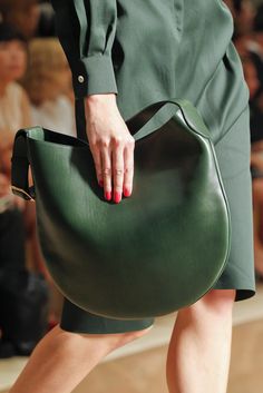 Phoebe Philo, Red Leopard, Fashion Business, Hobo Handbags, Leather Hobo, Green Bag, Leather Purse, Beautiful Bags, Womens Fashion Trends