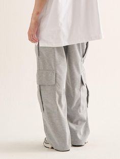 This is a casual and minimal pants by Analogmood that is made out of high quality and sturdy material. With distinctive mood of the design and comfortable wear, you can use it for your daily outfit.- Relaxed wide silhouette- Big cargo pockets detail on the side- Sweat fabric with soft touch and elasticity Baggy Gray High-waisted Pants, Gray Baggy High-waisted Pants, Gray High-waisted Pants For Streetwear, Baggy Gray Full-length Pants, Gray Baggy Full-length Pants, Gray Cargo Pants With Pockets, Gray Full-length Cargo Pants With Side Pockets, Gray Full Length Cargo Pants With Side Pockets, Gray Cotton Wide Leg Workwear Pants