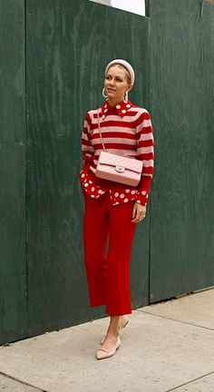 Creative Women Outfit, Street Style Office Wear, Bold Style Outfit, Unusual Color Combinations Outfit, Italian Street Style Women Spring 2023, Power Clashing Outfits, Maximalist Work Outfit, Eclectic Work Outfits, Italian Street Style Women