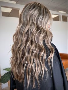 Full Blonde Highlights On Brown Hair Balayage, Light Brown Hair With Lots Of Highlights, Blonde With Brunette Lowlights, Brown Hair With A Lot Of Highlights, Blonde Low Lights For Brown Hair, Fall Hair Inspo For Blondes, Brown Hair With Heavy Highlights, Blonde Hairlights On Brown Hair, Brown Hair With Full Highlights