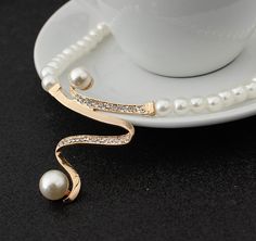 European fashion diamond crystal pearl necklace earrings set bride wedding accessories wholesale CMT058 White Alloy Necklace For Wedding, White Necklace For Wedding, Pearl Chain Alloy Necklace For Wedding, Wedding Pearl Chain Necklace In Alloy, Silver Choker Necklace, Agate Pendant Necklace, Turquoise Pendant Necklace, Pearl Necklace Earrings, Mother Of Pearl Necklace