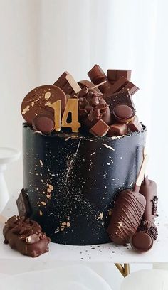 Cakes For Boyfriend Birthday, Cake Dekoration, Black Birthday Cake, Birthday Cake Black, Cake Designs For Boy, Cheap Diet, 15th Birthday Cakes, Cake For Boyfriend