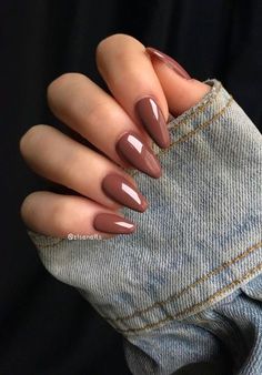 Celebrate the beauty of fall with these gorgeous brown nails ideas! Perfect for every occasion, these designs highlight a range of warm brown hues, from light caramel to deep chocolate. Nail art lovers will adore the creativity, while minimalist fans can enjoy sleek, simple looks. Get inspired to create your own stunning brown nails this season! #BrownNails #NailTrends #AutumnStyle #GorgeousBrownNailsIdeas Different Acrylic Shapes, Shorter Oval Nails, Fall Cream Nails, Brown Acrylic Nails Almond, Earthy Nail Colors, Novemember Nails, Neutral Nails Fall, Fall Neutral Nails, Terracotta Nails