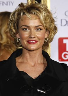 40 Wavy Hairstyles for Women Over 50 Look Young And Beautiful Hairstyles For Over 50, Older Hair, Curly Hair Pictures, Kelly Carlson, Long Haircut, Tattoos Unique, Hairstyles Wavy, Hacks Beauty, Cute Curly Hairstyles