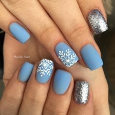 Blue Snow Flakes Nails, Winter Nail Designs Light Blue, January Nails Snowflake, Nails Acrylic January Colors, Pale Blue Winter Nails, December Blue Nails, Winter Nail Blue, Frozen Theme Nails, Blue Snowflake Nails Short