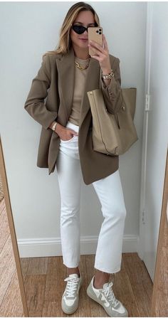 Cream Pants Outfit, Casual Work Outfits Women, Chic Business Casual, Cream Pants, Tan Blazer, Pants Outfits, Mode Casual