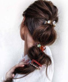 Easy trendy hairstyle ideas for long hairs Crystal Ponies, Hair Couture, Runway Hair, Luxury Hair Accessories, Side Ponytail, Luxury Hair, Mode Inspiration, Hair Day, Pretty Hairstyles