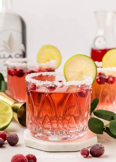 Festive Christmas Cranberry Margarita | Cocktails