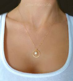 Gold Circle Necklace With Freshwater Pearl Dangle Necklaces Ideas, Jewlery Necklace, Real Diamond Necklace, Feminine Necklace, Gold Circle Necklace, Dainty Diamond Necklace, Dangle Necklace, Symbol Necklace, Dangle Necklaces