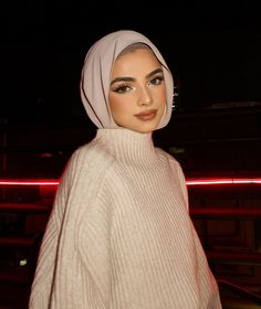 Hijabi Motivation, Hijabi Poses, Baddie Hijabi Outfits, Winter Modest Outfits, Minimalism Outfit, Hijab Outfit Summer, Caftan Simple