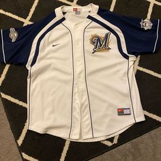 Nike MLB Milwaukee Brewers Baseball Jersey Jersey Baseball Outfit, Retro Jersey Design, Jersey Design Ideas, Baseball Jersey Design, Outer Outfit, Milwaukee Brewers Baseball, Mlb Jersey