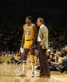 Pat Riley, Mens Inspo, Phil Jackson, Armani Suits, Nba Fashion, Mens Fashion Inspiration, Vintage Mens Fashion, Magic Johnson, Outfit Grid