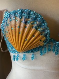 For my Mers that love the bling! This is a made to order waterproof bra customized to match your tail! Please contact me before ordering :) Shell Bra, Little Mermaid Costume, Mermaid Bra, Bra Photos, Sea Dress, Womens Costumes, Costumes Diy, Star Show, Mermaid Costume