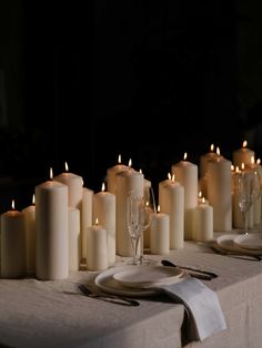 A beautiful monotone candle setting for an understated & impactful tablescape- Curated by The Hosting Company Candlescapes Decorating Ideas, Candlelight Table Setting, Table Full Of Candles, Minimal Winter Wedding, Winter Candle Ideas, Lots Of Candles Wedding, Table Settings Candles, Candle Tablescapes Wedding, Candle On Table