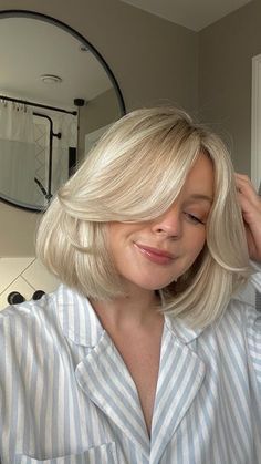 Blonde Hair Bob Short, Laura Byrnes Hair, Full Head Blonde Highlights Short Hair, Short Blonde Hair 2024, Short Blonde Highlighted Hair, Short Blonde Hair With Bangs, Light Blonde Bob, Short Blond Hair, Blonde Hair Short