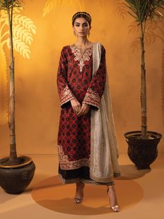 Brand: Faiza FaisalProduct Code: Carina | 3 PC StitchedCollection: Faizal Faisal Signature Pret Festive Collection DESIGN DETAILS: Shirt:Thai Silk Dupatta:Medium Silk Trouser:Thai Silk Shirt Description Small Medium Large Front Length 45 46.0 47 Sleeve Length 22.0 22.5 23 Sleeve Opening 7.5 8.0 8.5 Border Hem 28.0 29 30 Shoulder 14 14.5 15.5 Bust 19.5 20.5 22 Hip 23.5 24.5 25 Trouser Trouser Length 34 34.5 35.0 Trouser Waist 14 14.5 15 Trouser Bottom 17 17.5 18 DISCLAIMER: Lining, Laces, and Tassels are not included in unstitched variants. Embellishment items in stitched outfits are subject to market availability The actual colors of the outfit may vary from the colors being displayed on your device. CARE INSTRUCTIONS: Extra Fabric Has Been Used For Shoot Original Color May Vary Slightly F Luxury Silk Dupatta, Traditional Suits With Dupatta For Reception, Elegant Jamawar Sharara For Formal Occasions, Traditional Silk Lawn Suit For Reception, Elegant Jamawar Set With Straight Kurta, Elegant Red Silk Lawn Suit, Formal Semi-stitched Raw Silk Sets, Traditional Chanderi Sets For Formal Occasion, Formal Chanderi Sets With Intricate Embroidery