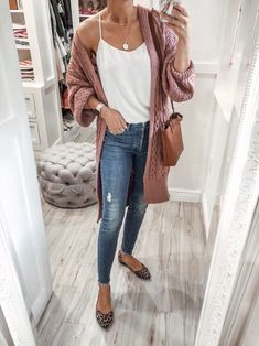 Cold Spring Outfit, Cami And Jeans, College Outfits Spring, Spring Fashion Outfits, Cheap Womens Clothing, Womens Clothing Stores, Casual Fall Outfits, Black & White, Ladies Dress Design