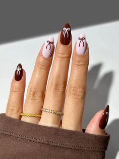 Elevate your nail style with 50 Fall Season Nails Trends: Must-Try Styles for 2024! Embrace warm autumnal colors like deep red, olive green, and burnt sienna, paired with playful designs such as leaves, pumpkins, and gold accents. These trends provide a perfect blend of elegance and fun, keeping your nails looking fabulous all season long. 🍂✨ #FallNailTrends #MustTryNails #2024Styles #SeasonalNailArt #AutumnNails #CozyColors #ChicNails #FallFashion #NailInspiration Bow Nail Designs, Biab Nails, Brown Nails Design, Cute Nails For Fall, Minimal Nails, Almond Nail, Cute Gel Nails, Glam Squad, Halloween Nail